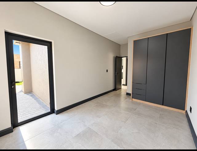 4 BEDROOM FREEHOLD FOR SALE IN FOUNTAINBROOK ESTATE